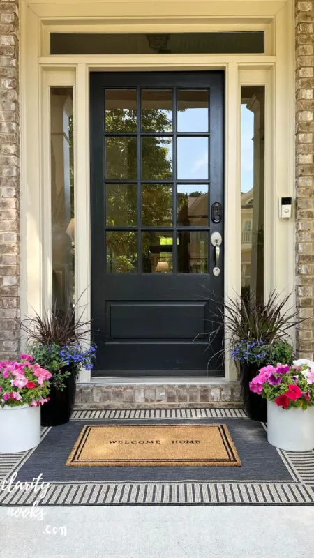 Define Your Space With an Outdoor Entryway Rug